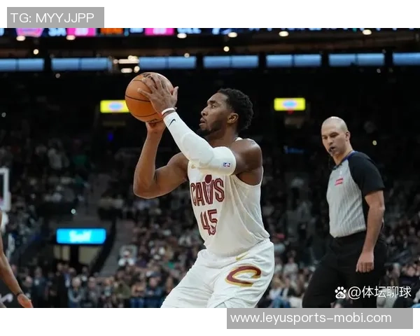 米切尔短暂出战18分钟表现平平贡献7分1板2助2断展现潜力